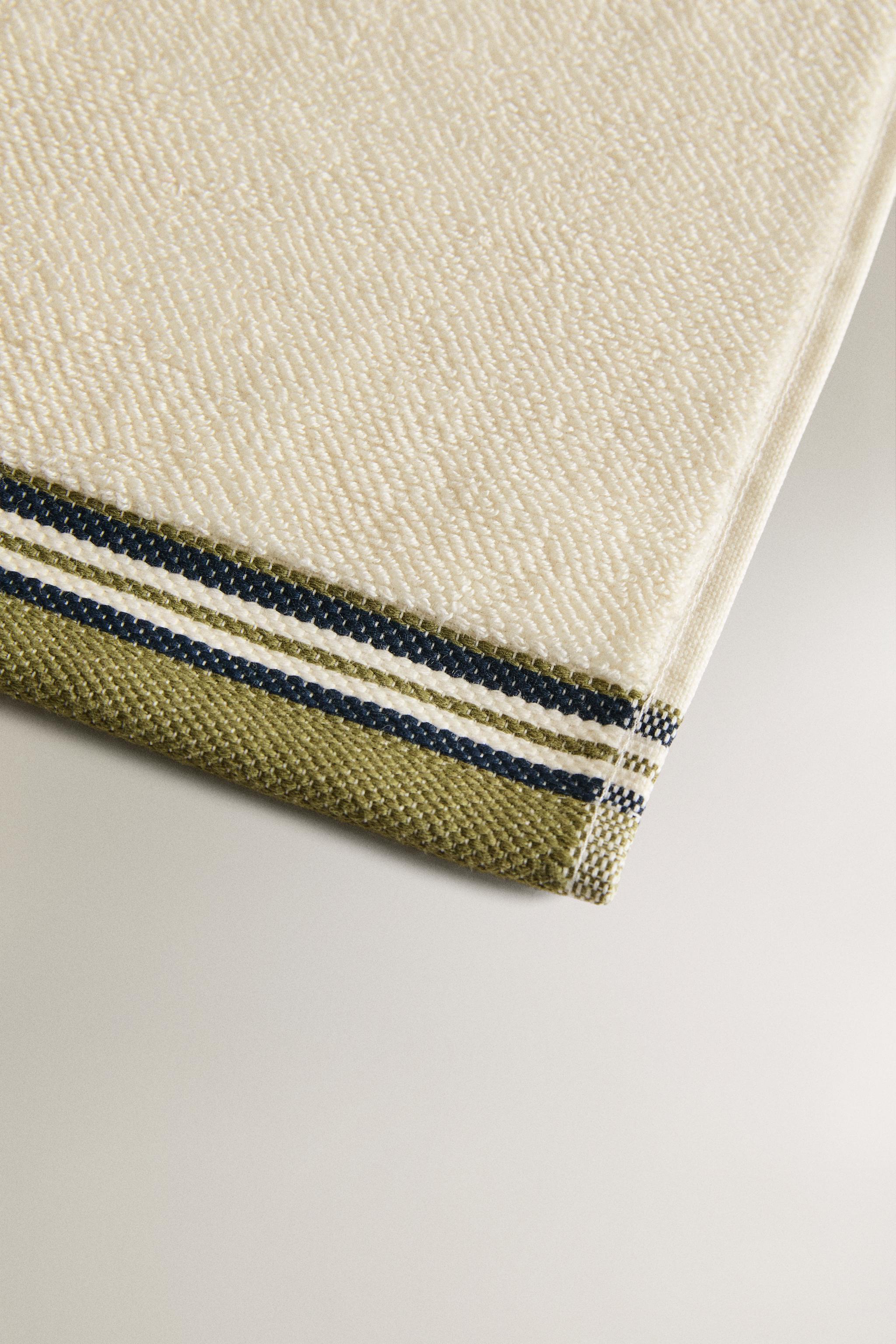 RICE STITCH BATH TOWEL WITH STRIPED EDGE